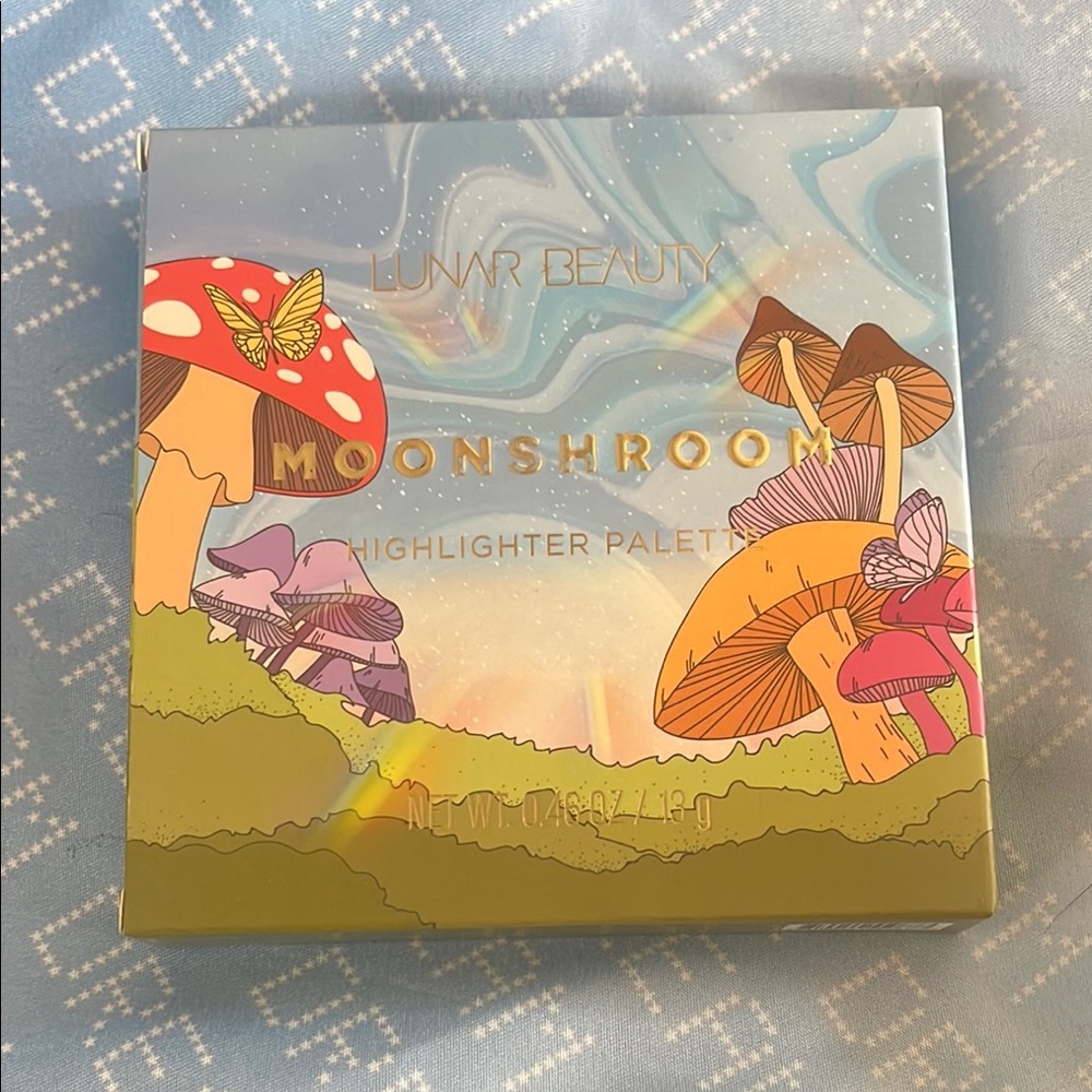 Lunar Beauty Moonshroom Highlighter Palette